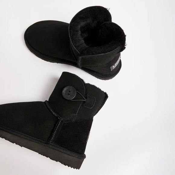 NWT UGG Burleigh Button Mini Natural Black Australian Sheepskin Boots - Picture 4 of 15